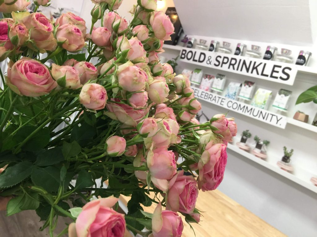 Spray Roses Tea Bar Backdrop Horizontal 1024x768